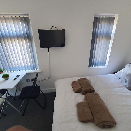 New Self Contained Flat,In Hayes, Free Parking Hotell Northolt  Eksteriør bilde