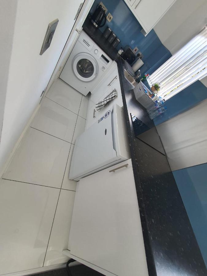 New Self Contained Flat,In Hayes, Free Parking Hotell Northolt  Eksteriør bilde